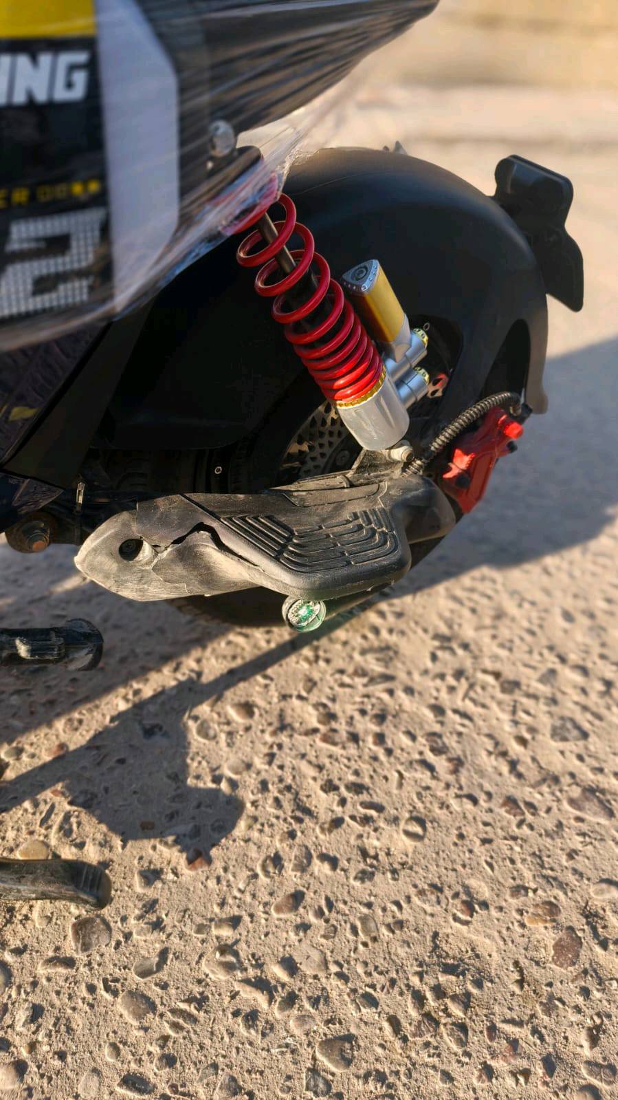 دراجه شحن ٢٠٢٥ مشتريها من الوكيل سرعتها ٦٠ واذا شخص خفيف تقره فوك ال٦٠ اربع سرع بيها بك ونضام سرقه وبصمتين وكارت تشغيل ٢ صارلها ٥ اشهر عندي قبل اسبوعين بدلت البطاريات ب١٦٠ الف الدراجه خفيفه وحلوه وجبيره رايدها ب٥٥٠ الف 