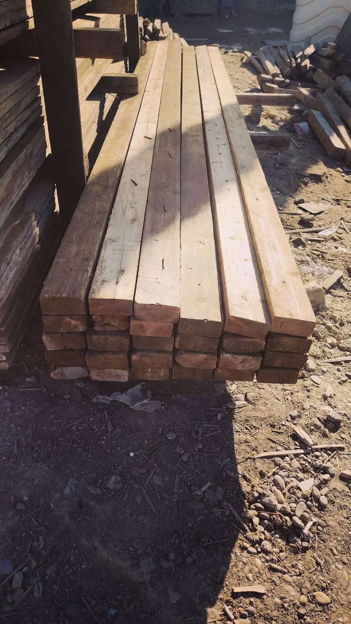 قالب خشب للبيع اخو الجديد تارس ونظيف. يدك 250 متر. العدد (12 مكعب وربع.)  بابل الحله ***********
