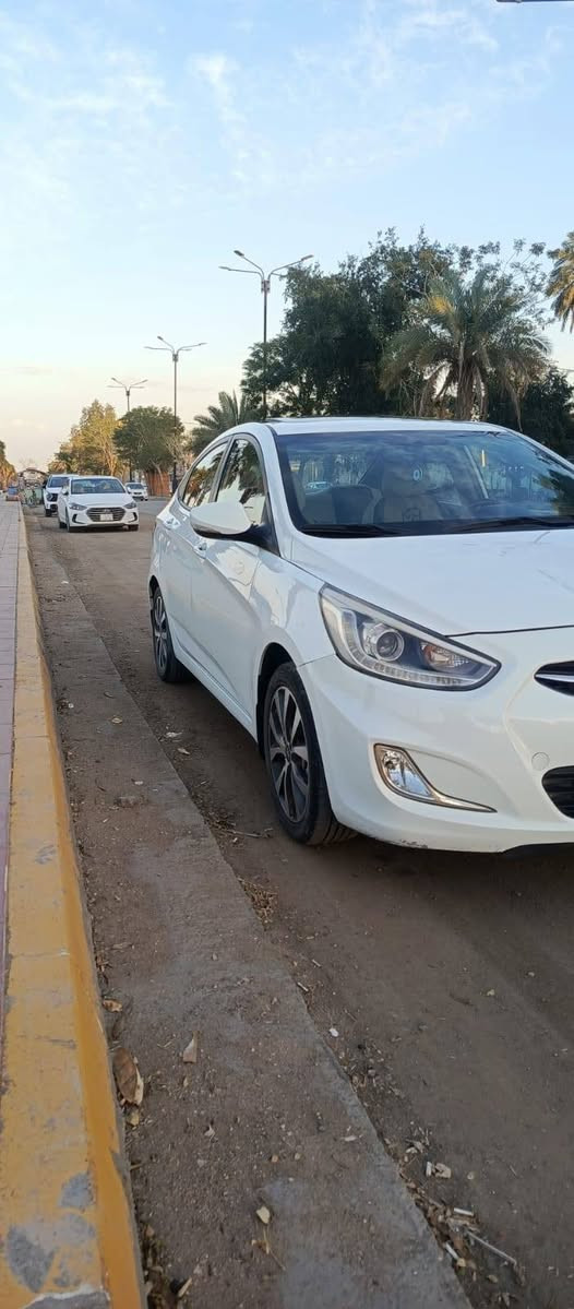 🚗 هيونداي أكسنت 2016 - وارد خلجي استيراد خاص (بحالة الوكالة) 🚗
السلام عليكم..
للبيع أكسنت موديل 2016، مواصفات كاملة (1/1)، سيارة نظيفة جداً وبحالة ممتازة.
🔹 النظافة والبدن:
الكفالة: كفالة عامة من الحادث والصبغ (البدن نظيف جداً).
الممشى: 67,000 كم فقط (حلال).
اللون: أبيض ملكي.
🔹 المواصفات الكاملة (1/1):
المحرك: 1600 (نشط جداً واقتصادي).
فتحة سقف (سلايد روف).
ويل كروم أصلي بلادي.
تحكم ستيرن كامل (جهتين) + كروز سرعة.
إشارات بالمرايا + طي كهربائي (شفط).
نظام ABS + حساسات خلفية أصلية.
شاشة وكاميرا دوارة بدقة عالية.
🔹 التفاصيل والسعر:
السيارة جاهزة من كلشي (تبريد ثلج، سرفس جديد) وجاهزة للتحويل مباشرة.
السعر: 118ورقة وبيها مجال 
📍 العنوان: النجف الأشرف - الكوفة.
📞 للاستفسار والتواصل:***********
