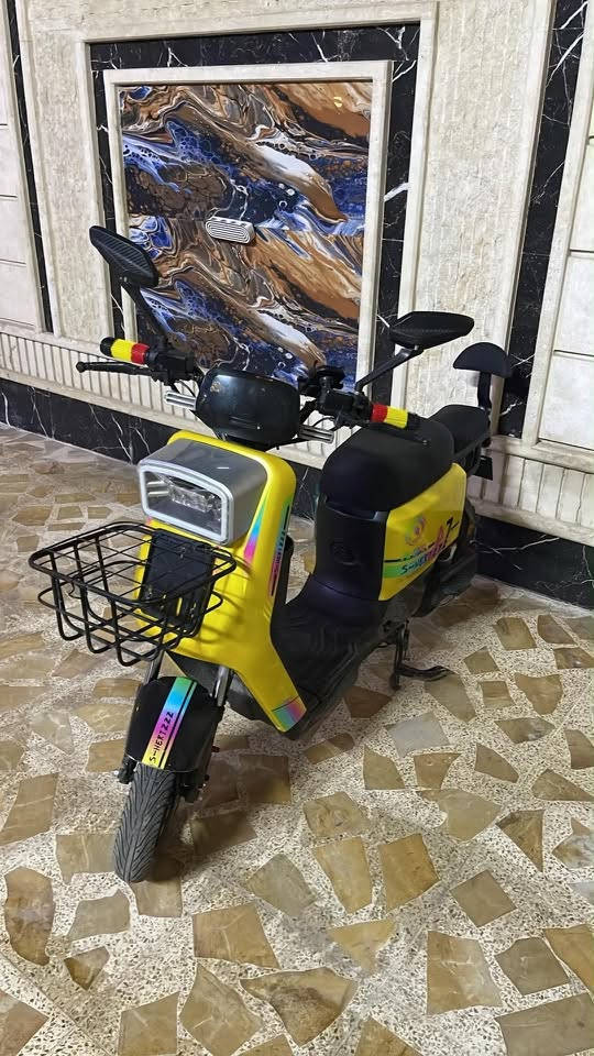 دراجه ABR-A7موديل 2026مستعمله شهرين فقط دراجه مواصفات فول 
(5بطاريات) ونضاف يعني مو تعبانات والشحنه الوحده تمشيك (60كيلو متر) والسعره مالته99بل شاشه بس حقيقي تمشي 60او65وبيه نضام كارت تشغيل عل شاشه وتشغيل عن بعد وسويچ وبيه مفاتيح احتياط كامله وبيه نضام Rرجوع لخلف دبل إشارة واشاره يمين او يسار غراضه كامله شاحنه اصليه من تفول شحن تفصل من يمه يعني اذا نسيته ؏ شحن لاشيل هم ماتنفخ البطاريات ودارجه نضيفه اذا مو شراي لاتراسلني طالب بيه (440)وبيه مجال بسيط 
وهاذه الواتساب(***********)

