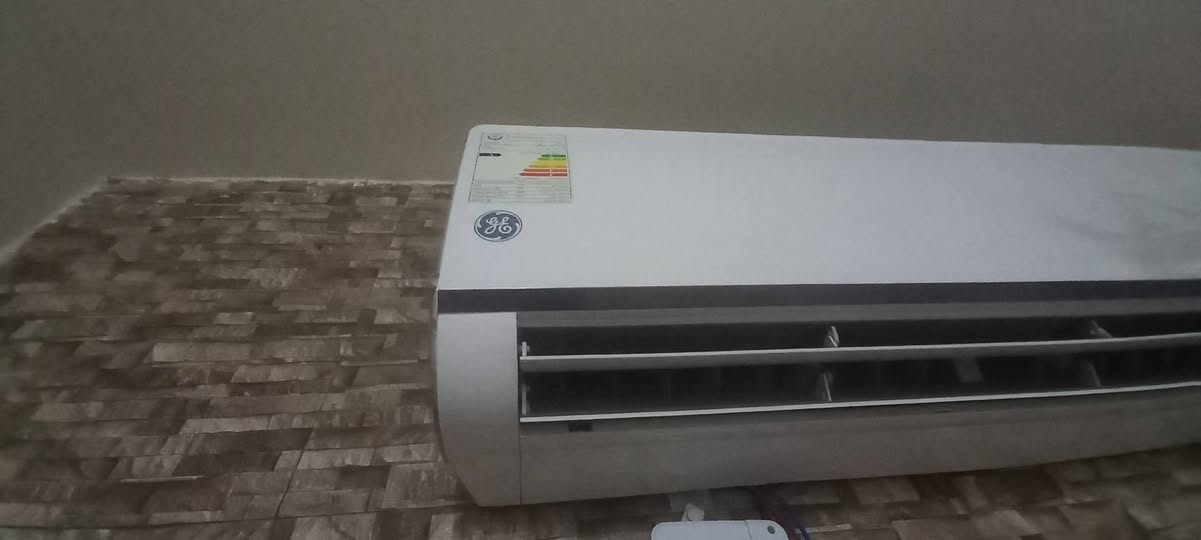 جنرال الكترك ٣ طن جداري ماطور محروك فقط نظيف للبيع اذا اكو فطعه خارجية للبيع شراي أخذ بس الماطور 

شراي يتصل ***********
