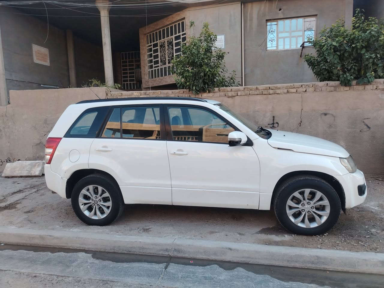 السلام عليكم
سيارة سازوكي كراند فيتارا 2014 وارد خليجي فول عدا الفتحه رقم اربيل صاحبها موجود شرط التحويل السيارة جاهزة من كلشي كير مكينة خير من الله تحكمات ستين تحكم بالمري الجانبية السيارة بصمة فور ويل مكينة أربعة سلندر 2400 سيارة مصبوغة حزام أثر خدوش بدون ضربة او دواخل جمالية فقط اقتصادية بالبانزين السعر 88 وبيها مجال العنوان بغداد حي العامل 📍اتصل ***********
