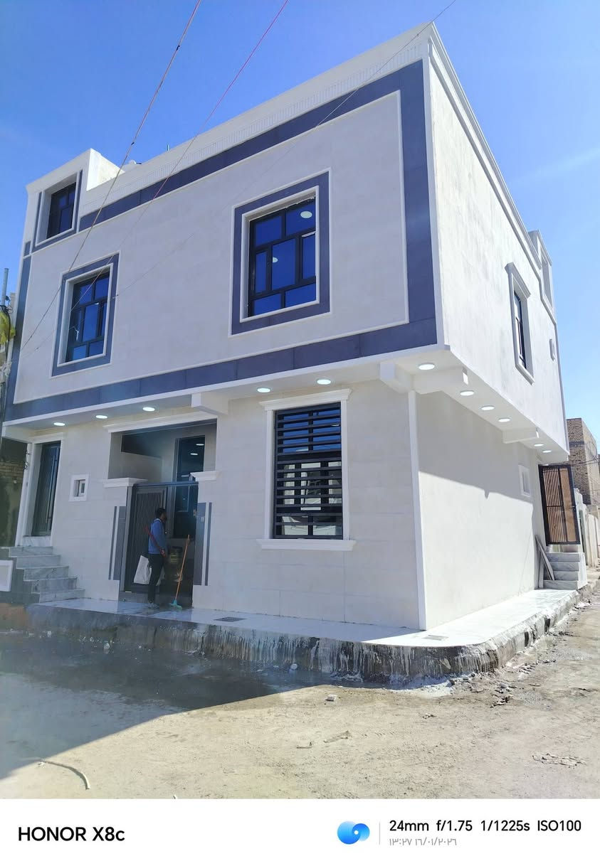 بنايه تجاريه للبيع بحي أور مساحته 120 ركن على شارع 15 أو ساحه تتكون من مشتمل جوه او شقتين فوك مؤجره حاليا وارده الشهري مليون 300 موقع البنايه قرب مكتبه الشاطر لاستفسار واتساب ***********
