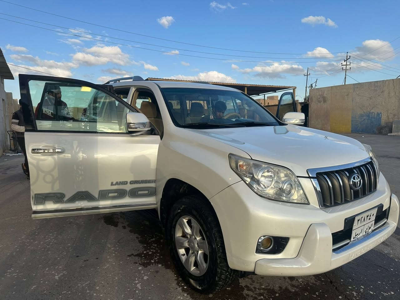 السلام عليكم برادو 2010مكفوله من حادث بيه تكحيل هلال قبق البانزين اثر شخوط سياره حلوه جاهزه من كول مجاميعه السعر198واي استفسار اخر اتصل *********** مع شكر و تقدير
