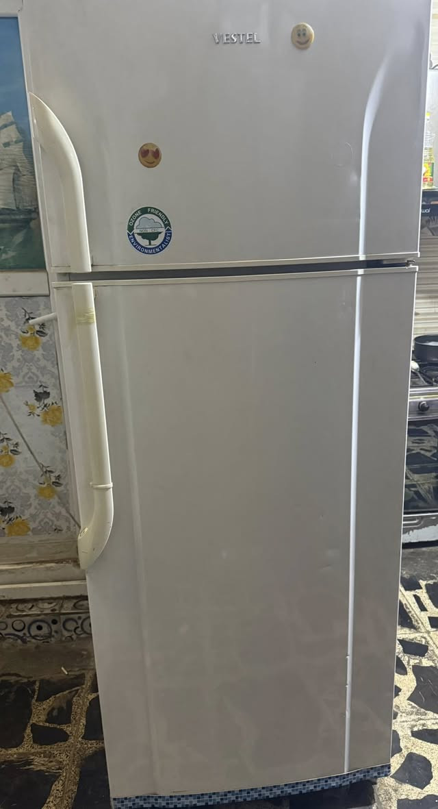 سلام عليكم ثلاجه قدم28 نضيفه مداخله تصليح سعر190 مكاني حي العامل تواصل على رقم***********
