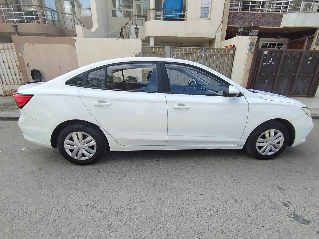 Mg5 2020
ستاندارد گيرو مه كينه ته قه و ره قه به شه رت  ٣پارچه ي هه يه بونيت به بي ژوري به به ي ئيرباگ سندوق ژوري گرتيه ده رگه ي پشت سه كن دوسه له سونه ره كه دياره هه نده ك سارده كوتي هه يه. 
سه نه وي هه تا ٢٠٢٧ مانگي ١٠
هه زه كراوه. 
٢٠٠ هه زار غرامه ي له سه ره.
شوين: هه ولير 
ژ.م: *********** أربيل, العراق
