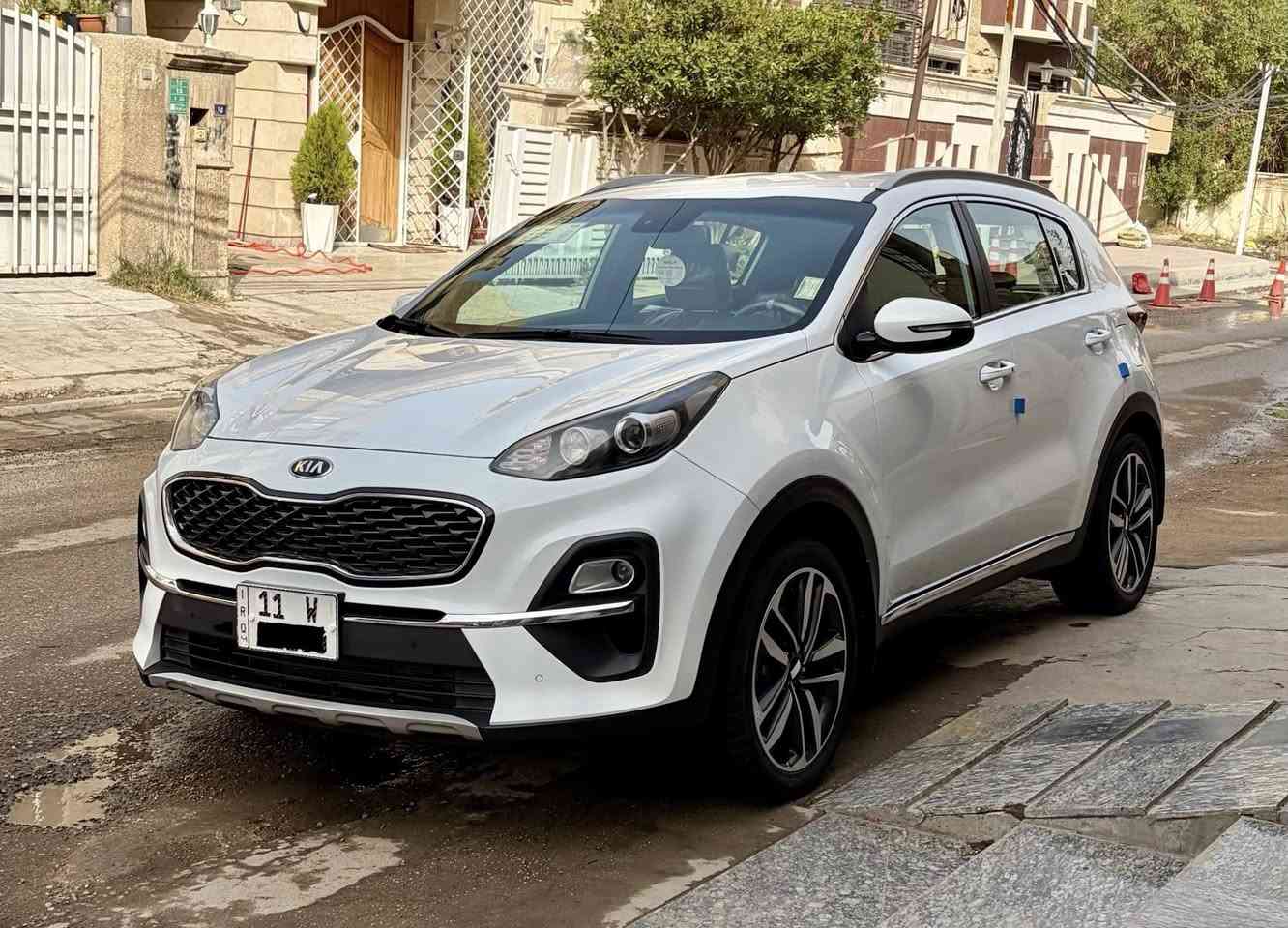 كيا سبورتج ( ٢٠٢١ ) خليجية رقم بغداد الدولي الجديد ( بأسمي ) هزة جديدة وسنوية مجددة لغاية ( ٢٠٣١ ) . ماشية ( ٣٨ ) ألف كم مكفولة من الضربة والصبغ والفتح والتبديل والحالوب والشخوط والرصعات . مواصفاتها :- بصمة تشغيل وابواب / تشغيل عن بعد / ترحيب ومري شفط وأشاير بلمري / أريل نفكيشن وشاشة أصلية / كامرة دوارة / حساس أمامي وخلفي / ٣ أنظمة قيادة / جام أوتو / تبريد قطعتين / فول تحكم ستيرن وغيرها . أخواني السيارة أستلام علئ أيدنا من الزيرو وبعدها جديدة وجاهزة علئ وضع الشركة بدون أي نقص وللتواصل ( *********** ) وعنواني بغداد - الكرادة  .
