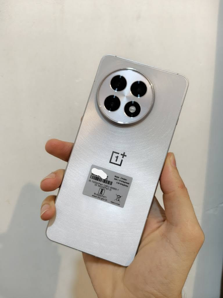 Oneplus 13R  global
نرخ: 565هەزار قفل بی محاملە

فرۆشتن و گۆرینەوە
تەنها کەڤەر و درعی شەریکەی لەگەلە 
نازدارەکەی وەنپلەس
١٠٠لە١٠٠ خاوین کەم ئیشکردو
 پاتری 100. ٥٠جار لەشەحندراوە

ڕام16 حقیقی و 512 گیگا
2 سیم و ئیسیم 
پاتری 6000 هەزار و 80وات 
دژە ئاو 
snapdragon 8 gen 3 😯

ltpo4.1 amolid 6.78inj. 120hz  شاشەیەکی تابلێی نەرمو سەریع

بۆ هەمو یاریەک ئاگرە و 120fps 
کامێرای نایاب

***********  viber . whatsapp السليمانية, العراق
