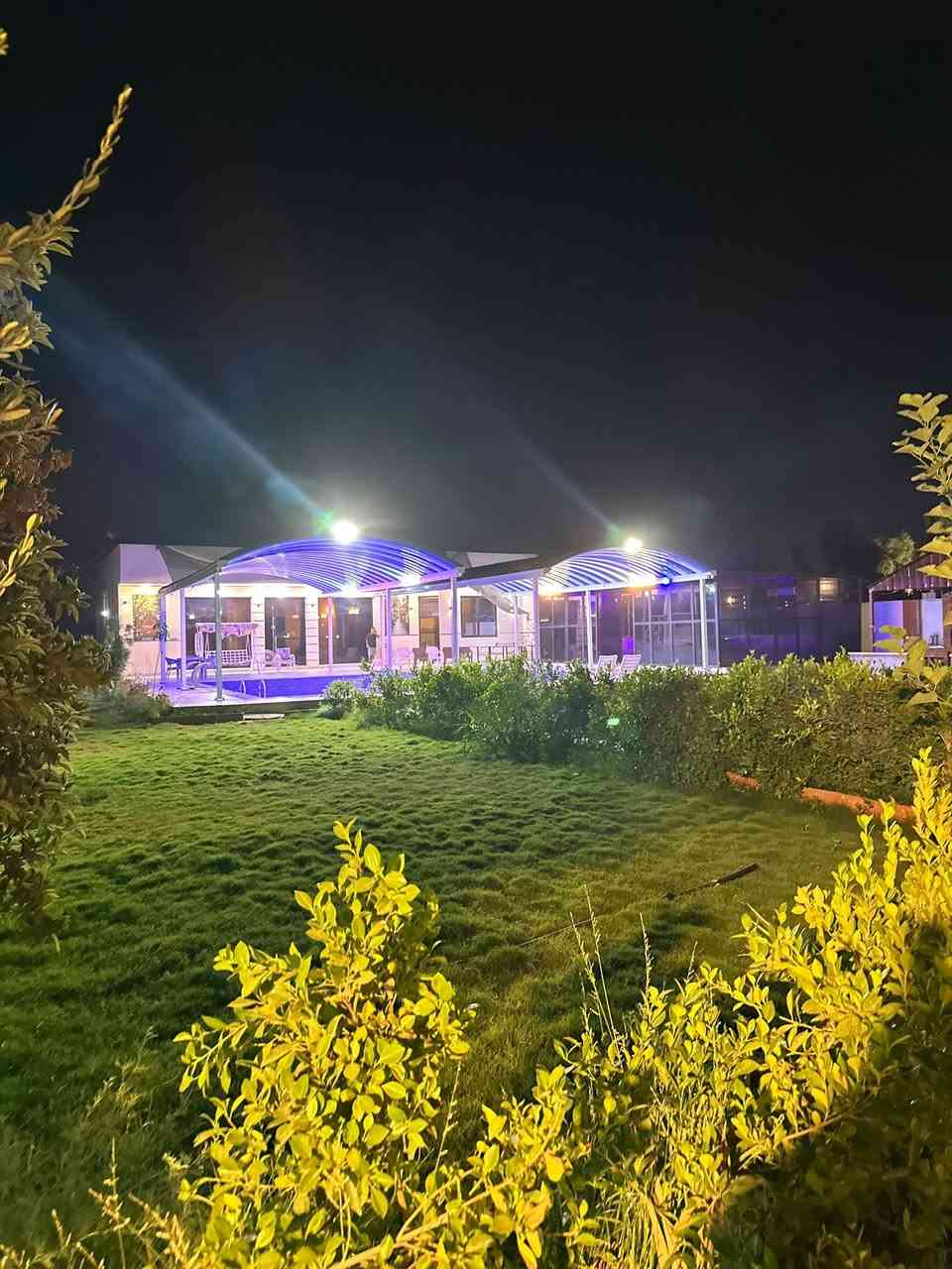 مزرعة متكاملة VIP 💥
استمتع بلهدوء وراحة البال لاتفكر ولاتحتار 
يمنه كلشي تريدة موجود💪
يتوفر صالة كبيرة جدا للمناسبات 😊
مع كراج كبير (طرمة) امام الصالة 😇😇
حوض كبار ضخم مع حوض اطفال مع جلسات على الماء مساحة الحوضين 120 متر مربع🤩

تحتوي على حديقتين امامية احدها 400 متر والثانية 400 كذلك 👈💥🤩  

تحتوي على غرفتين كبيرة ومؤثثة بلكامل 🤤
تحتوي على فيشة ومنضدة 😏
تحتوي على نت 4.5G+ قوي جدا😍
مساحة المزرعة دونم🥰
كهرباء 24h والمزرعة مكيفة بلكامل 😇
المزرعة لاينقصها شئ انشاء الله
ملاحظه المزرعة مشيدة حديثا وبمواصفات راقية وحديثة 
ونعمل بنضام الشفتات والايام 🤗
قوانين المزرعة / منع جلب المشروبات الكحولية 
المزرعة غير مسؤولة عن اي حادث عرضي او غرق 
مزرعة متكاملة من كل شيئ انشاء الله ويشرفونه عوائلنه الكرام
🔴ملاحظة مهمة🔴
1-جلب المستمسكات الاصليه البطاقة الموحدة او الجنسية 
2-يتحمل المؤجر كافة الاتبعات القانونية في حال المخالفة 
3- يتحمل المؤجر كافة المسولية في حال حصول حادث عرضي او  (غرق . صعقة كهربائية. مشاجرات في مابينهم ) ♦️♦️ولا تتحمل ادارة المزرعة اي مسالة قانونية او عشائرية في حدث اي حادث عرضي وقضاء وقدر وغرق. 

رقم الهاتف للاتصال ***********
او مراسلتنه على الخاص
العنوان بلد
