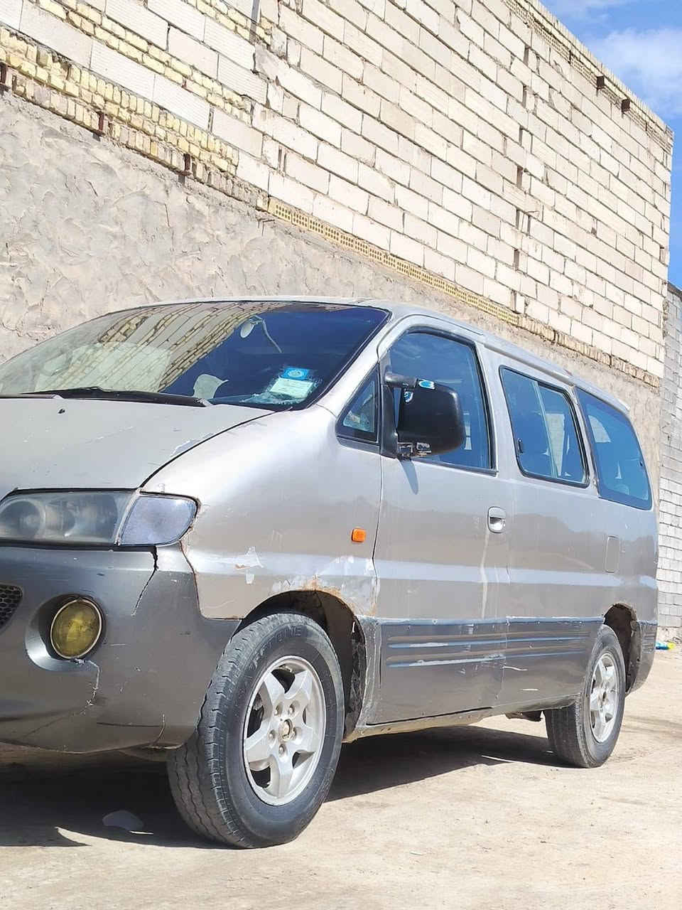 سلام عليكم 
هونداي ستاركس موديل 2000 بسمي بغداد خصوصي سنويه لغاية نهاية 2027 سعر 43 
***********٢  

موجودة بالنجف
