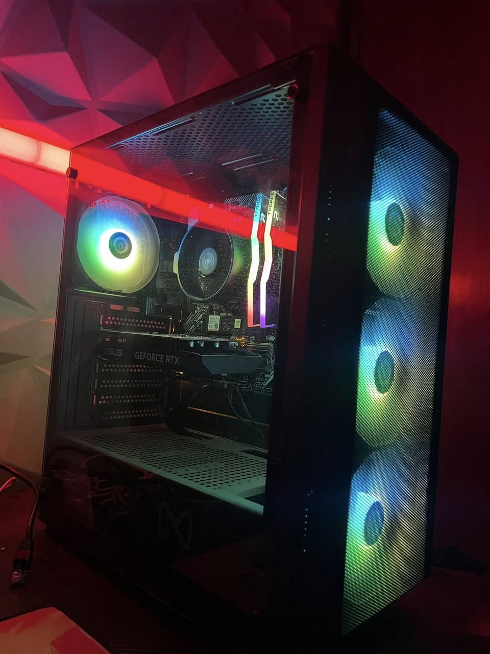 السلام عليكم تجميعة متوسطة للبيع مع RTX  

السعر 640 الف دينار عراقي 🤍

R5 3600  
M.b b450 gigabyte 
4 solt ram 
Ram 16 3200mhz RGb 
RTX 3050 6GB ASUs 
M.2 512gb 
P.s 650w
 
Case مرتب وحلو
 
مكاني بغداد الدورة 
***********
