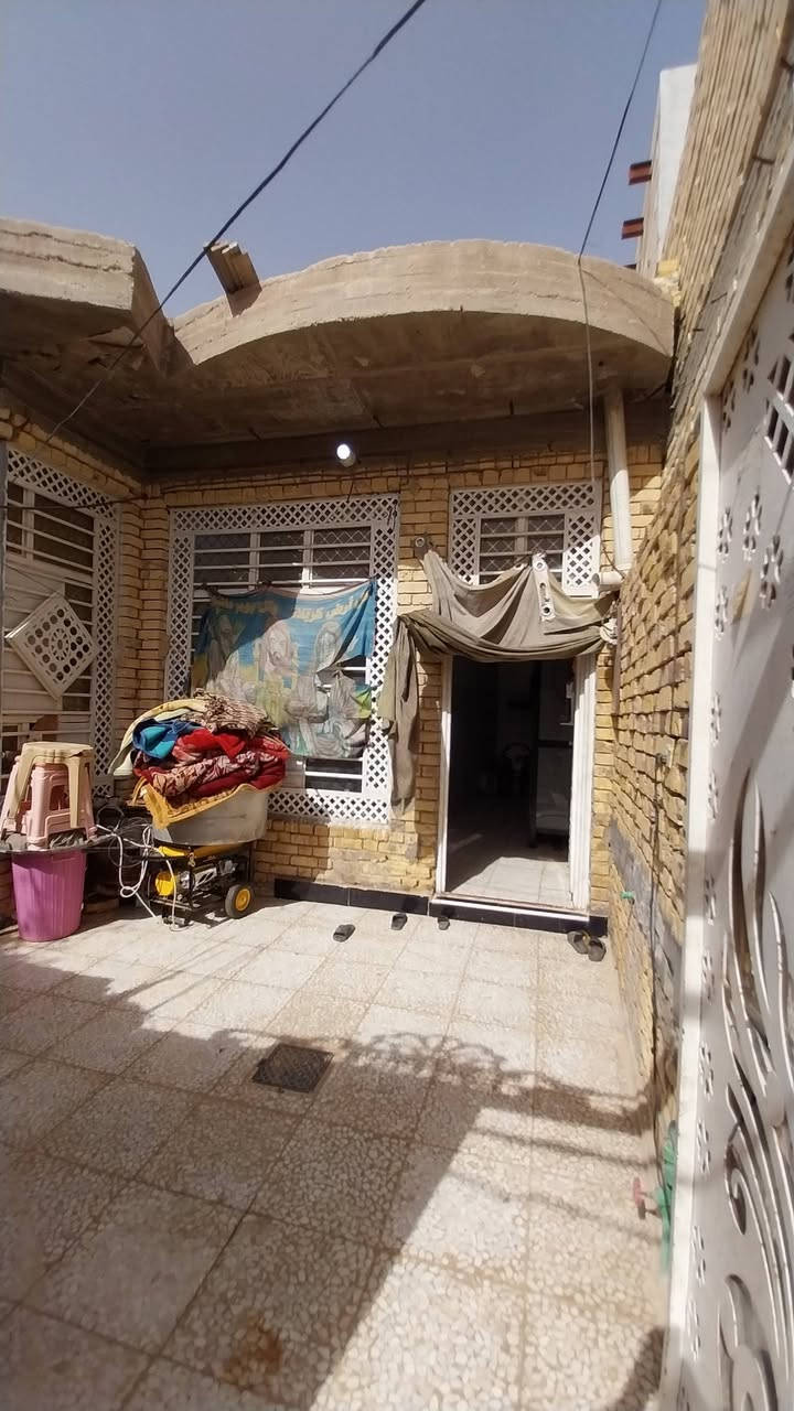 السلام عليكم
دار للبيع ١٦٠ م طابو زراعي 
غرفتين وصاله ومطبخ واستقبال وحمام داخلي وخارجي البناء طابوك الأساس صب وسكف صب كونكريت السعر ٦٨
 عنوان الدار شارع علكم 
مكتب بغداد للعقار 
***********
