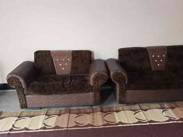 ديوان 7 متر سعر 140 بي مجال جربابه نفر واحد سعر 35 مع دوشك الشراي يتصل مكلف بنشر ***********
