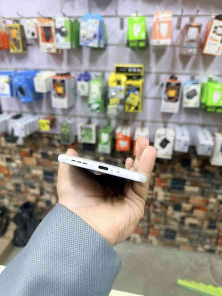 الجهاز الانحف في العالم
  
ذاكره 256

رام 8+8

بطاريه 5150

كامره 5 ميغا بكسل

شحن 45 واط سريع جدا

السعر 250 فقط

مستخدم بحاله الوكاله

ايسر الشرقاط اسديره الفياض 
مقابل اسواق الحجاب

ماهر ال رجب ***********
سامر ال رجب ***********
