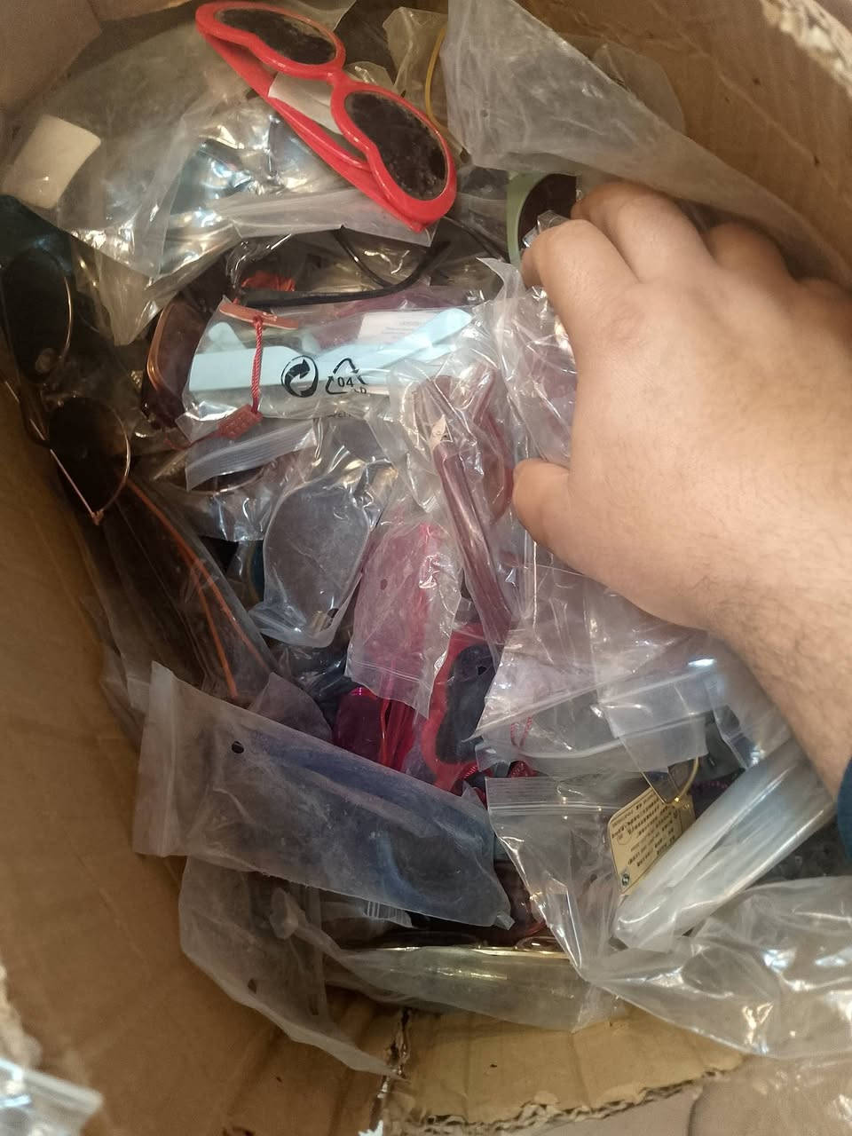 السلام عليكم
عارضه نضارات مع نضارات مشكل العد من ال 160الى 175قطعه 
سعرهم كلهم مع العارضه ب 100 الف يعني تطلع القطعه ب 500تقريبا
وتوصيل مجاني 
نضارات مشكل يجون


**إذا كنت صاحب هذا الإعلان وتريد حذفه لأي سبب، رجاءا أرسل رسالة إلى الدعم الفني**