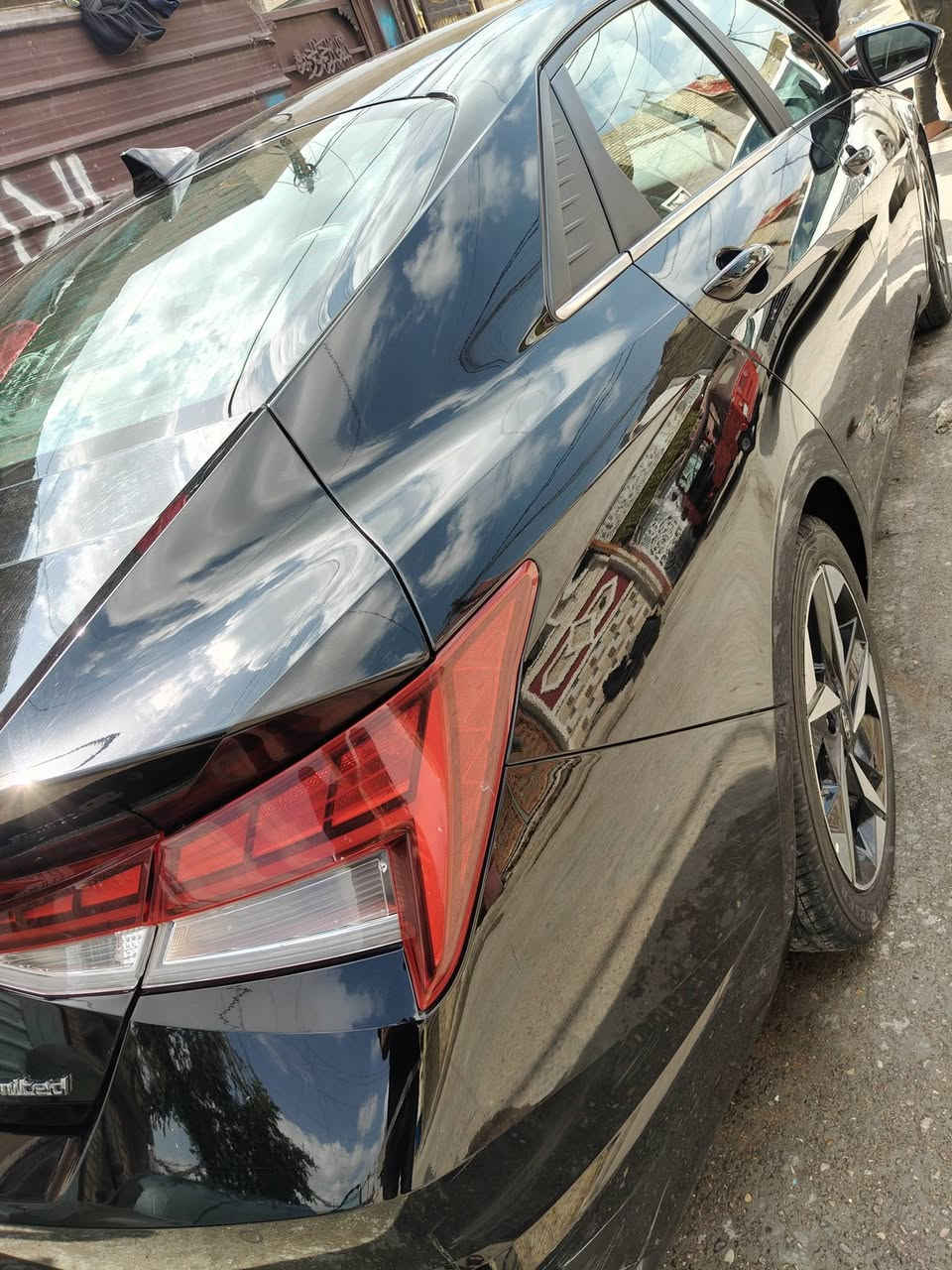 السلام وعليكم النترا رقم بقداد وارد امريكي لبل واحد بيهه قطعه وحده صبغ فقط بدون دواخل ماشيه 33 الف
موديل   2023 وارد   أمريكي 

مواصفات  السيارة 

بصمة تشغيل /بصمة ابواب /تشغيل عن بعد/انارة ترحيب/جنطة ذكية تنفتح عند الاقتراب/ شاشة  كبيرة /شاشة  عطلات   /رادارات   امامي  جانبي  خلفي / /تحديد  مسار / قيادة  آلية /   /تحكمات  استيرن  فول  لد امامي / مانع  اصتدام /توقف  ذاتي /ثلاث  انظمة  قيادة  /نورمال   سمارت   سبورت باقي  المواصفات  معروفة 

السعر160 وبيها مجال 

ماشية (33 الف ميل )  

مكينة 2000 دوش لوك شركة

  السونار مرفوق بلمنشور مامتواجد علنت

مكان السياره بغداد الشعب للاتصال ***********
