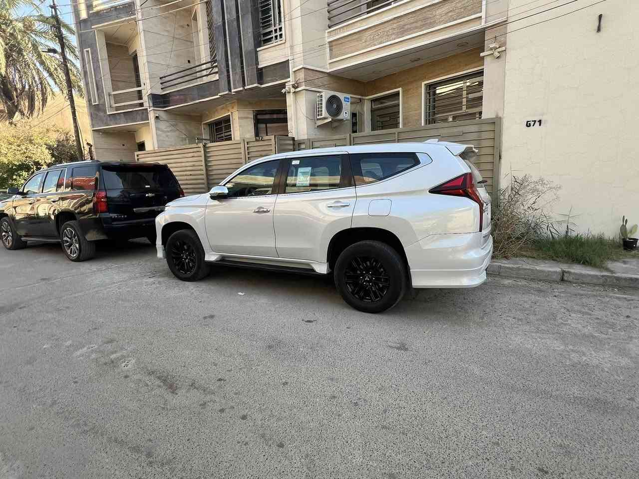 باجيرو سبورت الكت الرياضي 2020 خليجي
مكفوله من الصبغ والفتح والتبديل بيها بارد كلش بسيط ممبين اصلا بدايه البنيد
محرك 6 سلند 3000 كير 8 نمر 
ماشيه 91 الف كيلو 
سنويه بسمي جاهزه السيارة 
فتحه بصمه ابواب بصمه تشغيل
داخل جلد احمر مري شفط ويدات نيكل
7 راكب 
انضمه قياده 2 ويل و 4 ويل وجبلي وثلج وطين
شاشه اندوريد عمل 
حساسات امامي خلفي اشاري مري
نضام نزول منحدرات 
بيع فقط 
مكاني السيدية 
السعر 225
***********
