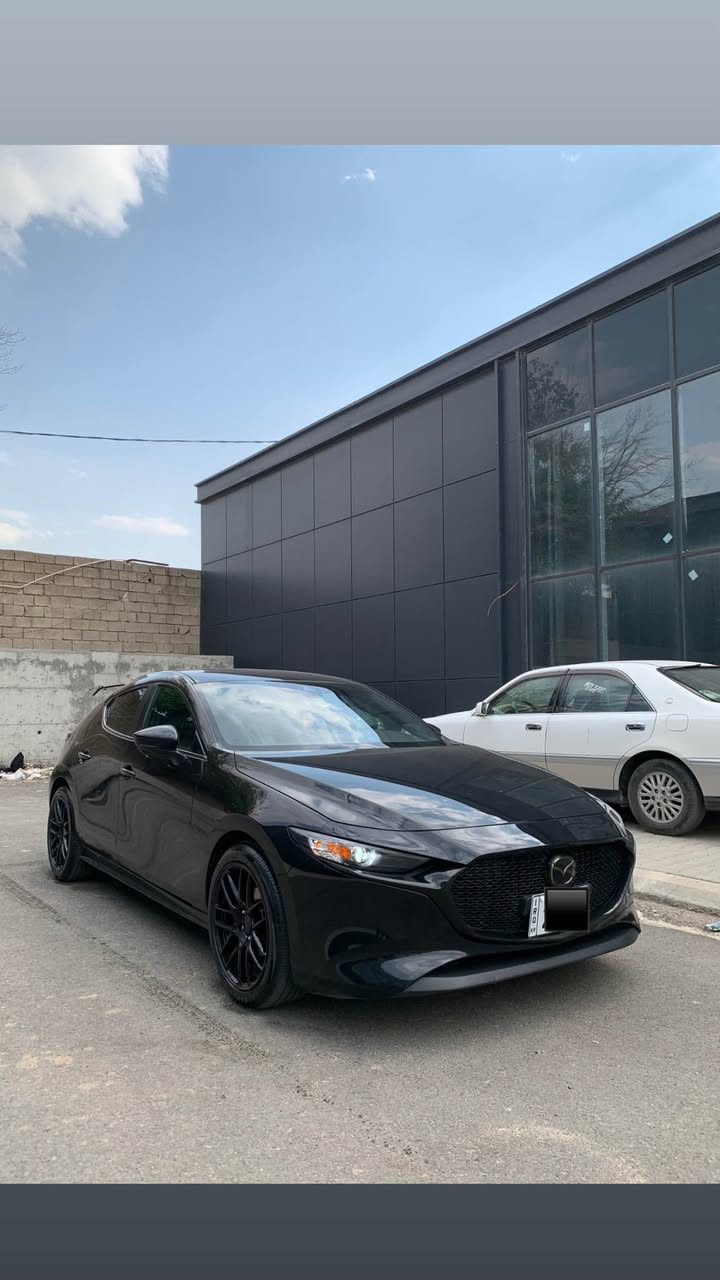 Mazda 3  2023 

مواسەفات
بەسمە،شەغال ، کاڕ پلەی ، برێک بەسمە ، شاشەگەورە ، کامێرا  " ، کامل ڕادار ، کوشن هیتەر … 

سەیارەکە ماڵی دۆستە یەک دینار مەسرەفی تیانیە بەناوی خۆمەوەیە تا ٢٠٣٠ تازەیە 
گێڕ و مەکینەو تەبرید و تەحویل و هەمو شتی بەشەرت 
 بێ   بۆیاخە   

١٢٥ گەڵا  و مەجالێکی کەم 

*********** السليمانية, العراق
