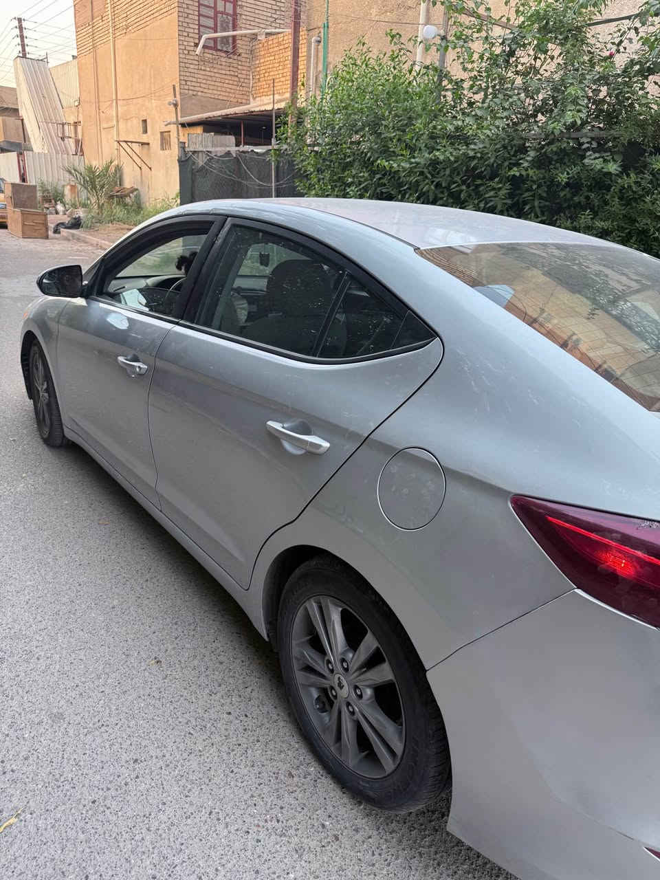 السلام عليكم عندي النترا 2018 للبيع وارد امريكي حادثها بابتين جهة عكس السايق بدون دواخل وبيها صبغ  الهلال مال جاملغ الخلفي مكينه 2000 محرك وكير وتبريد خير من الله عارضها ب 108 وبيها مجال مكانها بغداد البياع وهذا رقمي *********** واتس اب هم بيه بغداد, العراق
