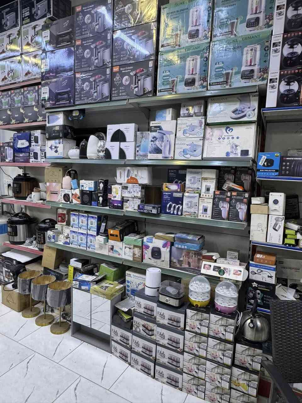 زورونا في مجمع عالم الماركات الاوربيه وفرنا لكم كل ماتحتاجونه من ماركات اوربيه رصينه عالميه أصليه ..
للتواصل على الارقام ..
***********
***********
العنوان النجف شارع كراج بغداد مجاور  أنطاكيا للاثاث عمارة عين الحياة للآثاث ..
يوجد توصيل لجميع المحافظات ..
