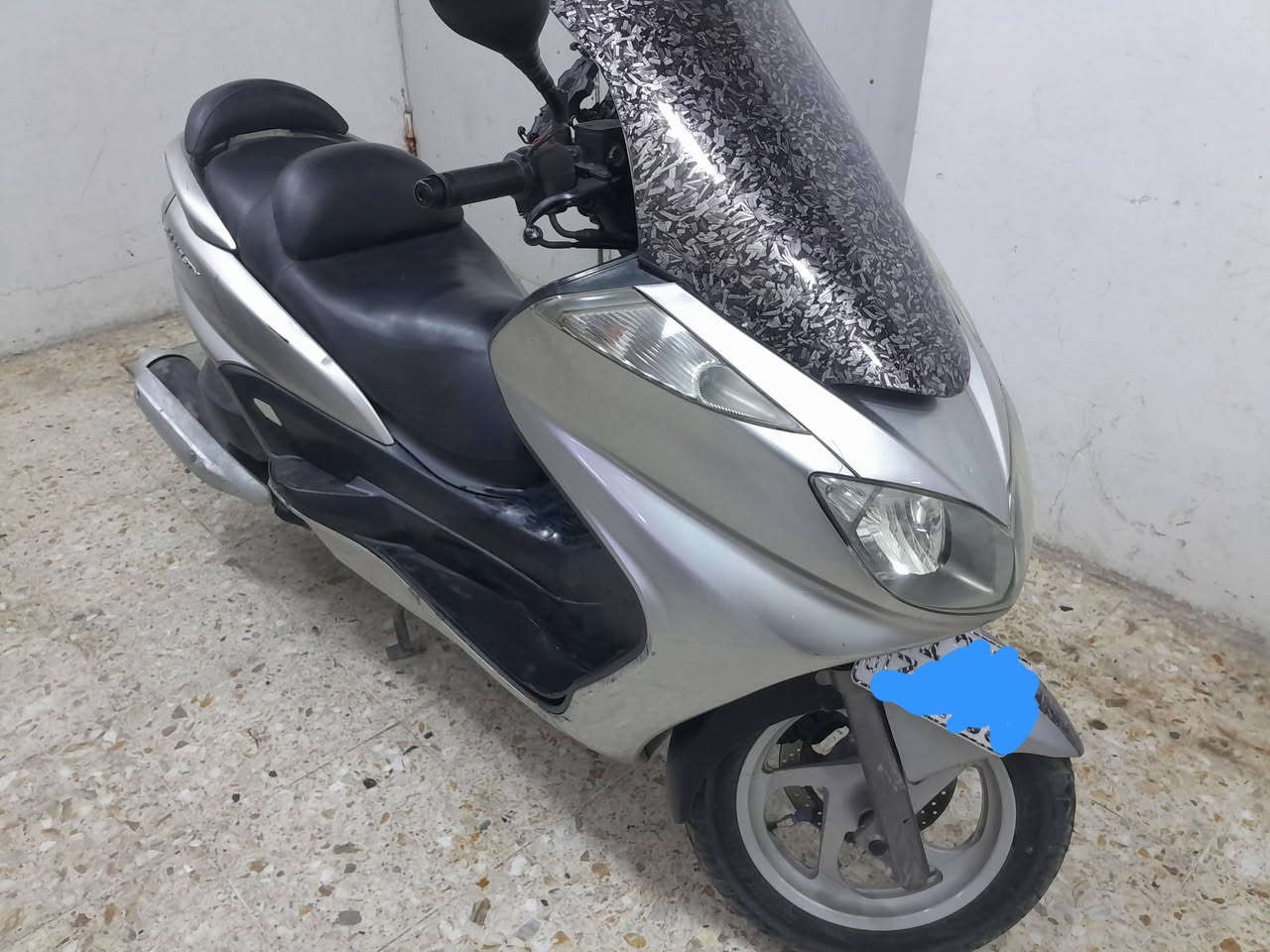 السلام عليكم ماجستة مرقمه سنويه جديده  للبيع الدراجه كامله مكينه مكفوله كلشي شغال مابيه اي نقص السعر 14 $ وبيع مجال المكان بغداد الرقم ***********
