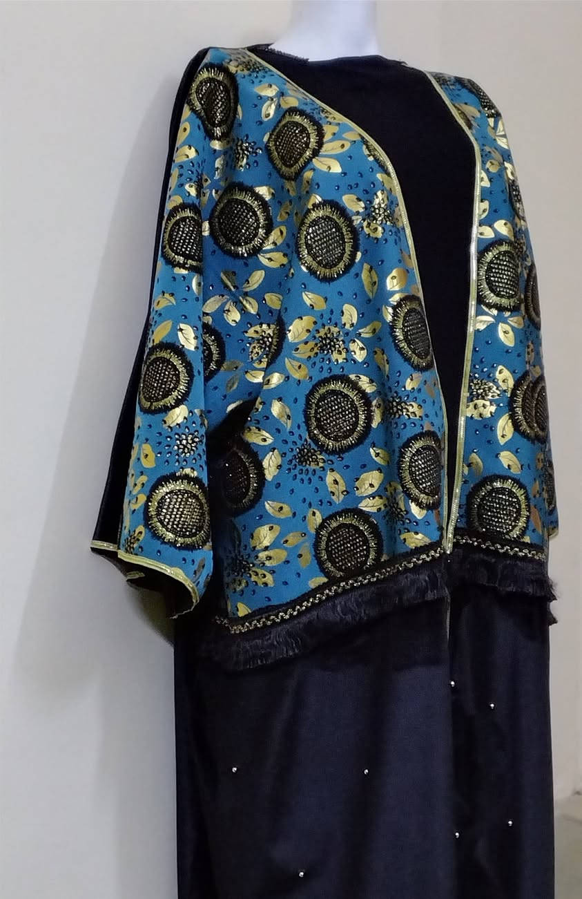 فخامة اللون الأزرق مع بريق الذهب وبقماش القطيفة الأسود... أناقة ملكية بلمسة عصرية إطلالة تجمع بين التراث والجمال... وللمزيد من المعلومات التواصل على الخاص.


**إذا كنت صاحب هذا الإعلان وتريد حذفه لأي سبب، رجاءا أرسل رسالة إلى الدعم الفني**