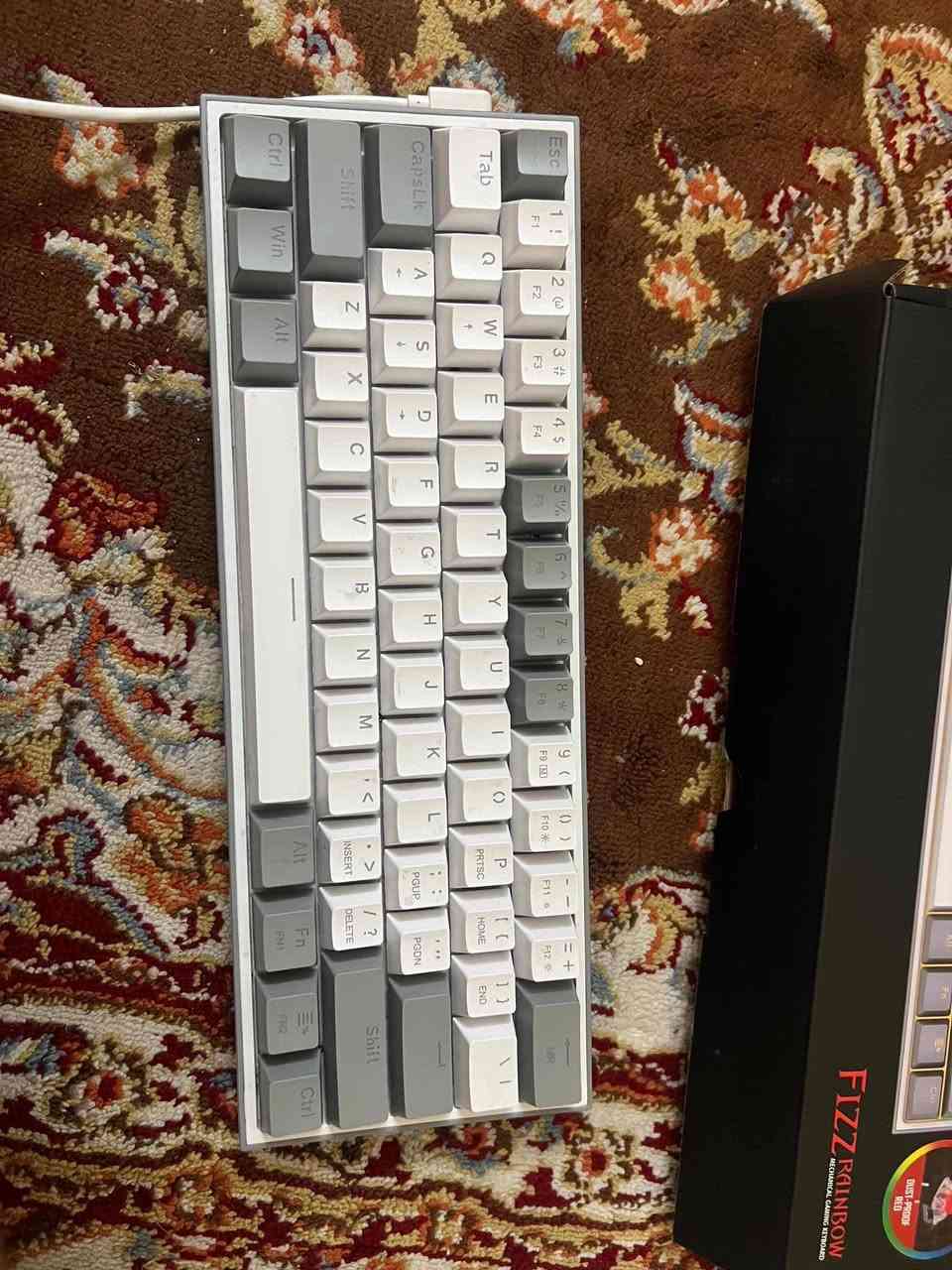 السلام عليكم بيع ماوس وكيبورد ماوس R8 اضاءه ليد متغيره كيبورد ريد دراكون فز اضاءه ليد متغيره وياه ملحقاته وقطعه تربط الماوس ول كيبورد عله البلي يجي بيه منفذين تايب سي و 3 منافذ يو اس بي سعرهن كلهن ب 70 وبي مجال 
رقم الهاتف (***********)
العنوان بغداد حي القاهره
