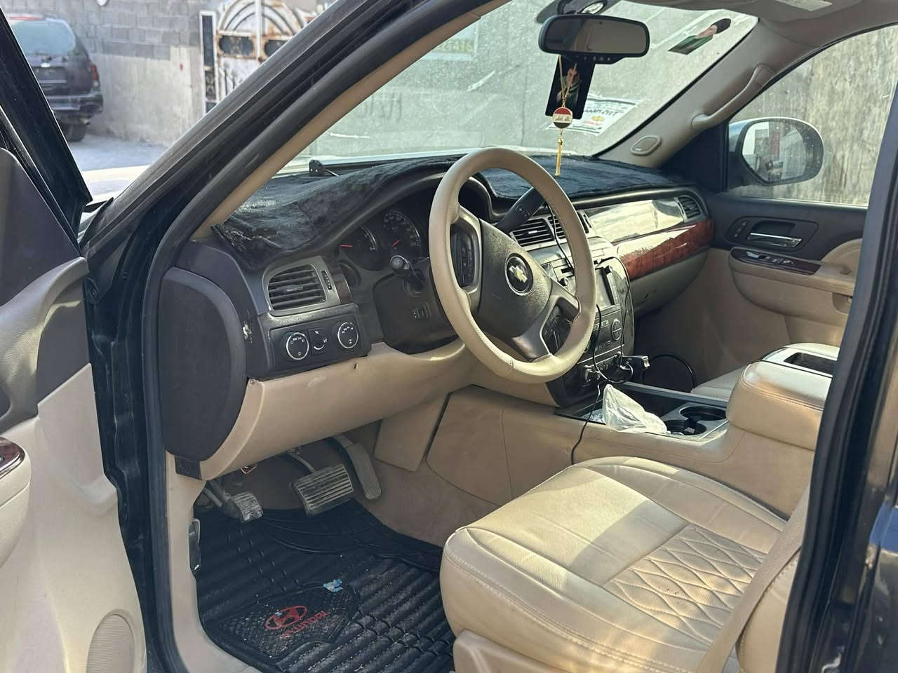 سلام وعليكم سياره تاهو ٢٠١١بيه كصه قماره نص وسياره مفوله تبريد كلهاشغاله مكينه جديده صدر جديد السياره ترايك لبصره الله شاهد مامتعوبه السعر ٧٥ والسياره مشتريها ١٠٨ كبل فتره تجي وشوفها احلى من الصور وليريدها يتصل*********** مكاني مدينه الصدر
