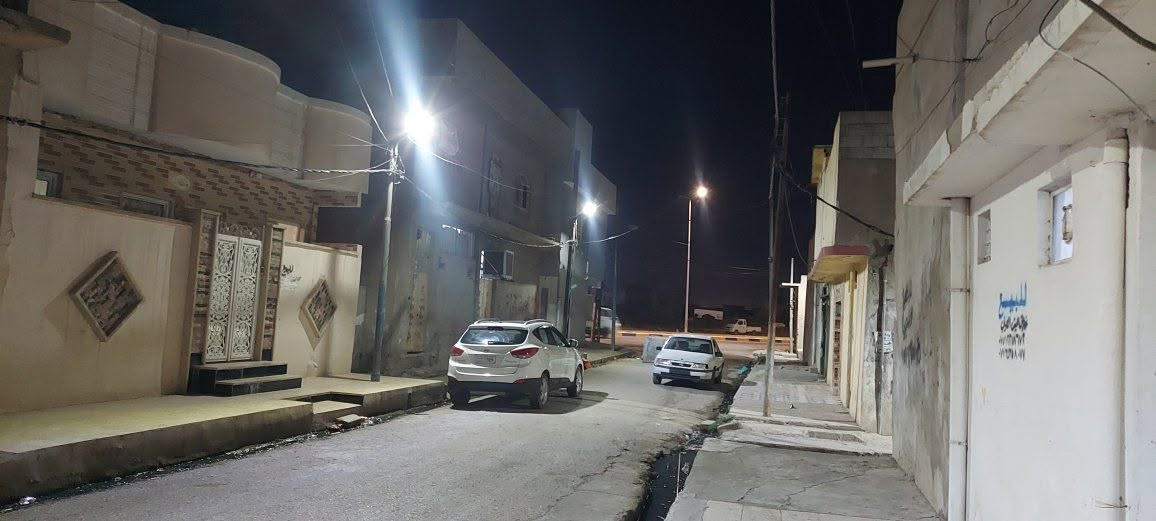 *** عرض عقار مميز ***
*البيت ملك طابو صرف تحويل مباشر باسم المشتري في الموصل
1- المساحة 86 متر مربع سند واقع حال 102 مترمربع
2-  واجهة البيت 8.5 متر× 12متر نزال
3- بناء حديث 2023 طابق ونصف
4- يحتوي البيت 
* رصيف عرض 2 متر مغلف كاشي درجة اولى
* طرمة امامي عرض 1 متر على طول الواجهة 
* استقبال  ، * مطبخ ، * هول داخلي مع درج، 
* 2 غرفتين نوم 4×4.5،  * حمام منفصل كبير ،
 * تواليت ومنور منفصل، * غرفة بيتونة كبيرة وسطحين وسطح الامامي حديقة صناعية
*مجهز البيت بكهرباء منفصل خط وطني لنقاط البيت اضافية
* مجهز بمبردة كبيرة ٤٠٠٠ مركزي وكافة المراوح وساحبات ٣ صاروخية مع البيت لتوزيع الهواء
* سخان ماء كبير ٣٠٠ لتر ، *خزان ماء ١٠٠٠لتر ، 
*  مخزن تحت الدرج للمواد الغذائية
#مميزات موقع البيت :-
كافة الخدمات  متوفر  ماء ، مجاري ، شارع تبليط 15متر مع رصيف عريض ، كهرباء ،  مولد، منظومة كامرات
# قرب شارع عام الرئيسي التجاري  ٢٥ متر فقط
* قرب محطة قطار الموصل بغداد ٣٥٠ متر
* قرب كراج موصل بغداد الكبير ٣٥٠ متر
* قرب مركز صحي ومجموعة مدارس ٢٦٠ متر
* قرب دائرة جوازات ودائرة الموحدة ٢٤٠ متر
* قرب دائرة المعلومات (بطاقة السكن)٤٢٠ متر
* قرب السوق والمطاعم والمقاهي ٦٠٠ متر
* مفيد لكافة موظفين الدوائر الحكومية لقربه منها
# سعر المتر 850 الف قفل واقع حال تواصل واتس *********** فقط للجاد بالشراء
