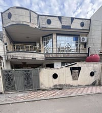 للبيع بيت ٢٠٠ م . واجهة ١٠ نزال عشرين  بناء ٢٠١٢ محدث ٢٠٢٢.  طابقين ؛-...