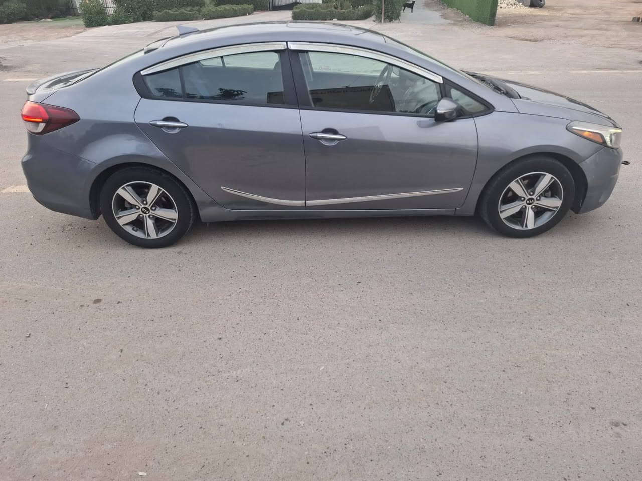 السلام عليكم كية فورتي 2018 وارد امريكي حادثها موضح بالصور فتحه وبصمه رادارت جانبي و  امامي شاشه اعطال لدات امامي خلفه مكينه 2000 دوش كير Atm كفاله من الصبغ والتبديل عدا البنيد بدون ايربك ليبل واحد وسلايت ماشيه 73 ميل مكان حي العامل
الرقم *********** بي واتساب السعر 127
