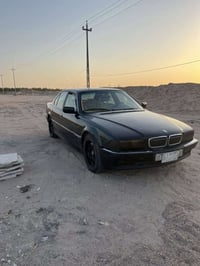 بي ام دبليو للبيع 730 سيارة عهندي غرفة وباب وصندوك مال تعمير بس ما شاد...