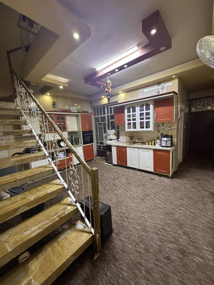 الدار للبيع منطقة الشعب محلة 335 زقاق 15 مساحة 110 الواجهة 5.5 والنزال 20 يقع على شارع 20 يحتوي على 3 غراف 
للأستفسار 
***********
