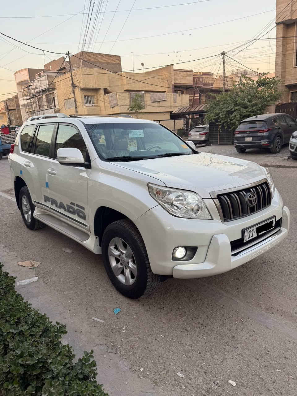 السلام عليكم 

برادو 2013 كويتي شرط ( اخت الزيرو ) بعدهه بوضع الشركه 

السياره جديده لوك شرط كلهه شركه بعدهه بوضع الزيرو جديد 

المواصفات فول ١/١ كويتي معروف الساير  السبير والعده مامستخدمات زيرو جديد بشكل مكفوله كفاله عامه محرك كير صدر تخم تاير بعده كله جديد  ونعومته خير من الله ماشيه35 الف وعل فحص عل شرط استخدام شخصي الموصفات كويتي فول 

فتحه سلايت 

بصمه 

١٠ ايرباك 

دبل تانكي 

هوك خلفي 

مري شفط وترحيب 

فول تحكم استيرن 

كروز سرعه 

داخل صاج ملكي 

دركه صاج 

كشنات جلد وبعدهن بنايلون الشركه وال ٧ راكب بعده مامفتوح 

سبير معلك 

محرك 6 سلندر 4000

فورويل دفع رباعي 4x4 

7 راكب 

السياره جديده وبل عافيه عل ياخذهه 

مكان السياره بغدادالجديدة حي المعلمين 

رقم بغداد الدولي سنويه وهزه جديده 

رقمي***********
