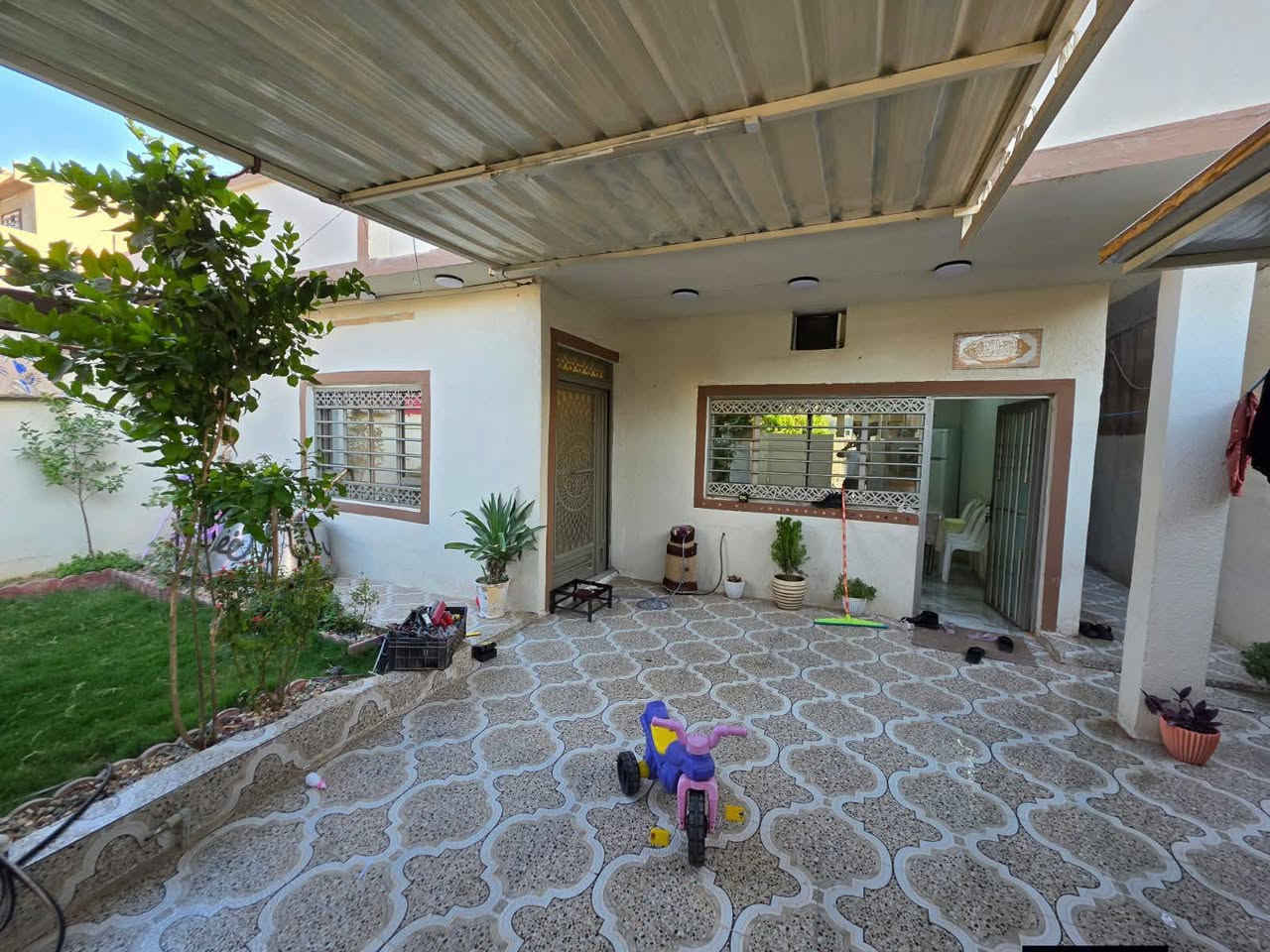 بالتقسيط 
دار طابو صرف شرط تحويل 
محجوز لصالح مصرف العقاري 
مساحته/200م واجه 10م
السعر كلي /155مليون 
مقدمه/75مليون 
وباقي مطلوب للمصرف العقاري/80مليون يدفع على شكل اقساط 438الف شهريا 
موقع /حي الاسرى المفقودين -قرب جامع مصعب بن عمر
للاستفسار/***********
