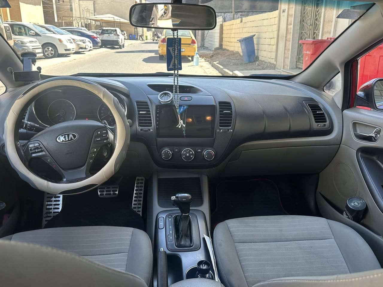 سيارتو 2016مكينه1600 سياره جديده مناقصها أي شي وره باب السائق بيها صبغ ربع الباب متواجد فقط على رقم الهاتف***********
