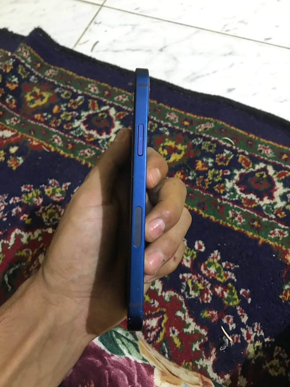 السلام عليكم 12 عادي للبيع مبدل شاشه وبطاريه 
فيس ايدي شغال ✅
شاشه اصليه 3 خيارات ✅ 
بي فطر ب الضهر موضح ب الصور
بدون ملحقات السعر 220 بي مجال بسيط 
عنواني كربلاء المهندسين *********** واتس او اتصال
