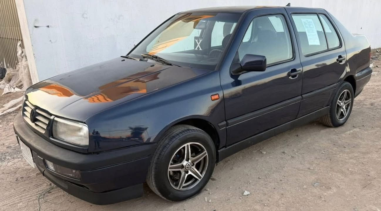 فينتو موديل1994كير اوتماتيك ومحرك مكفولًًًًً ويل كب تخم تايرالسيارة. خير منالله اي نقص مابيها. ملاحظه رقم السيارة انكليزي. جديد  موبايل ***********
