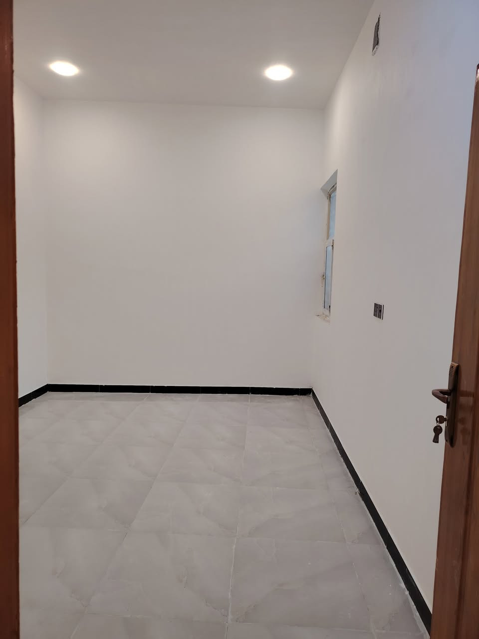 بيت زراعي كافه الخدمات المساحه 150متر استقبال صاله غرفتين نوم صحيات خارجيه وداخليه مطبخ يبعد عن التبليط ثاني بيت بيت جديد محد ساكن بي بيومك تكدر تنتقل بي للستفسار أكثر ***********
البناء طابوق صب كونكريت شارع منطقه صفيدين
ع الخاص ممتواجد مكلف ب النشر
