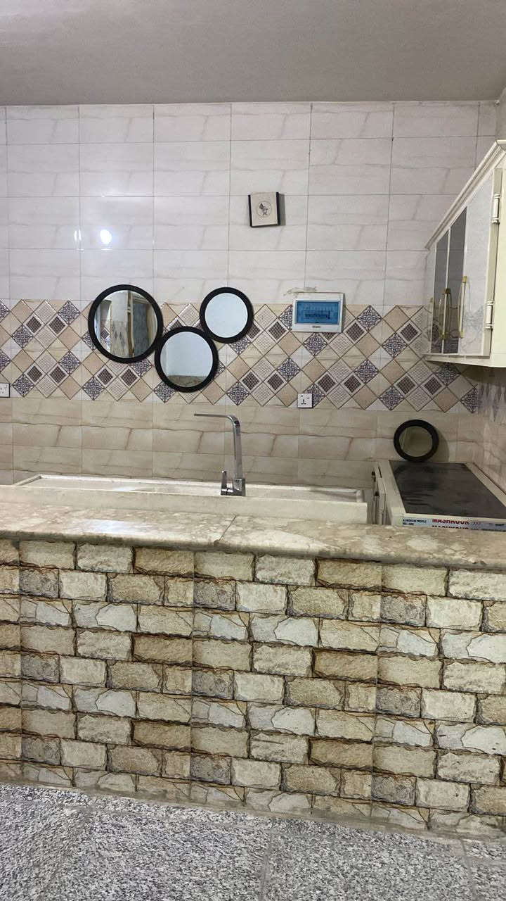 شقق الايجار في زيونه تحتوي ع غرفه وهناك غرفتين وصاله ومطبخ ومنور وخدمات تحتوي ع سبالات وكاونترات وسخان لتواصل *********** بغداد, العراق
