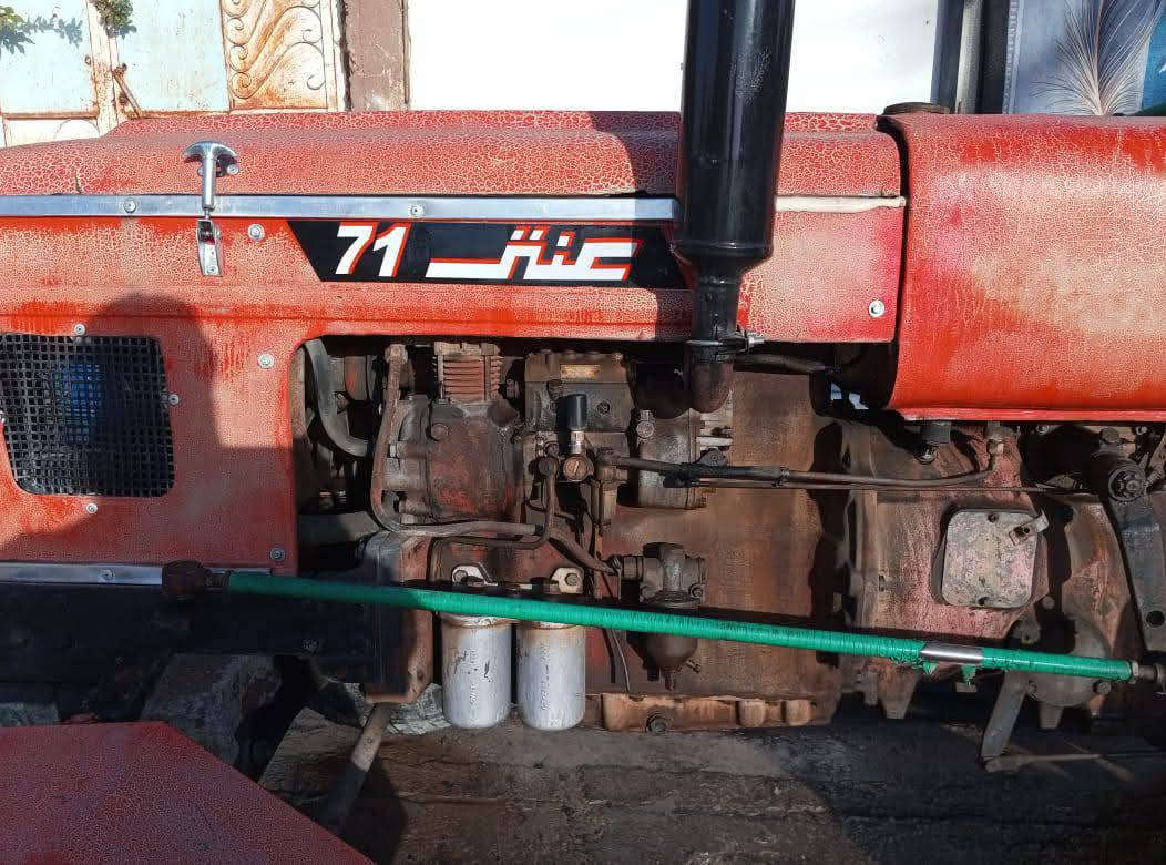 عنتر  للبيع مكان كركوك سعر 4500 اربع ملايين ونص كير محرك اكسل هايدروريك كهربائيات جهاز  رفع كل شغال سنويه ورقم  بدون تحويل ***********
