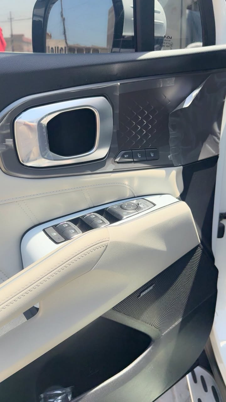 🚙 كيا سورينتو 2025 – فول مواصفات VIP 🔥 قماره حديد

🔥 أهم المميزات:
✨ تشغيل + فتح + تحكم كامل بالبصمة (Smart Key)
✨ داتا شو (Head-Up Display)
✨ 4 كاميرات (360 درجة)
✨ مقاعد جلد (تدفئة + تبريد)
✨ مقاعد كهربائية (4 حركات)
✨ دواسات
✨ نظام صوت BOSE 🔊
✨ سستم إيرباگ (وسائد هوائية) كامل
✨ مقاعد ذاكرة

▪️ الموديل: 2025
▪️ المحرك: 3.5 لتر – 6 سلندر
▪️ الأرقام: أربيل
▪️ الضمان: 5 سنوات أو 100,000 كم
▪️
▪️ تبديلات دهن عدد 2 

💎 المواصفات:
✨ تشغيل بالبصمة + تشغيل عن بعد +  تقديم وترجيع نظام ترحيب
✨ داتا شو (Head-Up Display)
✨ عداد ديجيتال متغير
✨ 4 كاميرات (360 درجة)
✨ مقاعد جلد (تدفئة + تبريد)
✨ مقاعد كهربائية + ذاكرة مقاعد
✨ نظام صوتي BOSE 🔊
✨ 7 مقاعد مع تبريد 3 مناطق ❄️
✨ صندوق خلفي كهربائي
✨ شاشة كبيرة + GPS
✨ شحن لاسلكي 📱
✨ سايد بريك إلكتروني + أوتو هولد
✨ إنارة LED أمامي وخلفي
✨ حساسات أمامية وخلفية (عدد 12 
سياره بسمي مضلله بيه باج تضليل 
كلشي واضح بصور 
مكان السياره بغداد جميله 
السعر 53 مليون 

📞 للتواصل والاستفسار:
📌***********
