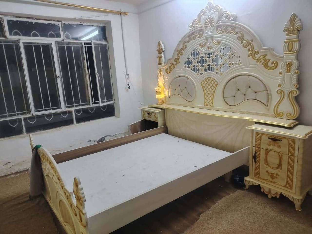 السلام عليكم غرفه للبيع ٦باب طابقين توصاه صاج داخل خارج صبغ حراري نظيفه السعر 875 الف وبيه مجال العنوان بعقوبه كاطون الرازي شارع ابو رباح قرب مرطبات لسيد مزاد ابو كرار الغريباوي ***********

