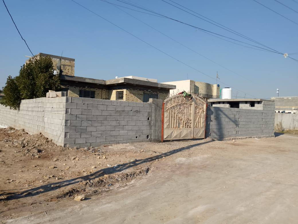 🔴 للبيع بيوت عدد (2) – طابو زراعي – موقع ركن مميز 
📐 المساحة الكلية: 1000 متر ركن على شارعين 15 متر
🏠 تفصيل المساحات:
▪️ البيت الأول: 600 متر
▪️ البيت الثاني: 400 متر
🏗 #مواصفات_البناء:
✔️ بناء طابوك
✔️ أرضية رفت
✔️ سقف صب كونكريت
🔹 #تفاصيل_البيت_الأول (600م):
▪️ غرفتين نوم
▪️ صالة
▪️ استقبال
▪️ مطبخ
▪️ حمامات داخلية وخارجية
🔹 #تفاصيل_البيت_الثاني (400م):
▪️ غرفتين نوم
▪️ صالة
▪️ استقبال
▪️ مطبخ
▪️ حمامات
⚙️ #مميزات_أضافية:

✔️ مخزن مستقل بمساحة 135 متر
✔️ #مولد_كهرباء أكثر من 300 أمبير
✔️ عدد الخطوط أكثر من 200 خط سحب
📍 #الموقع:
   يم شارع أبو نزار الكلابي – موقع مميز
✨ فرصة ممتازة للسكن أو الاستثمار كما موضح بالصور ادناه🔻🔻🔻🔻🔻🔻🔻
📞 تفاصيل اكثر وللاستفسار الاتصال 
      ***********
      ***********
