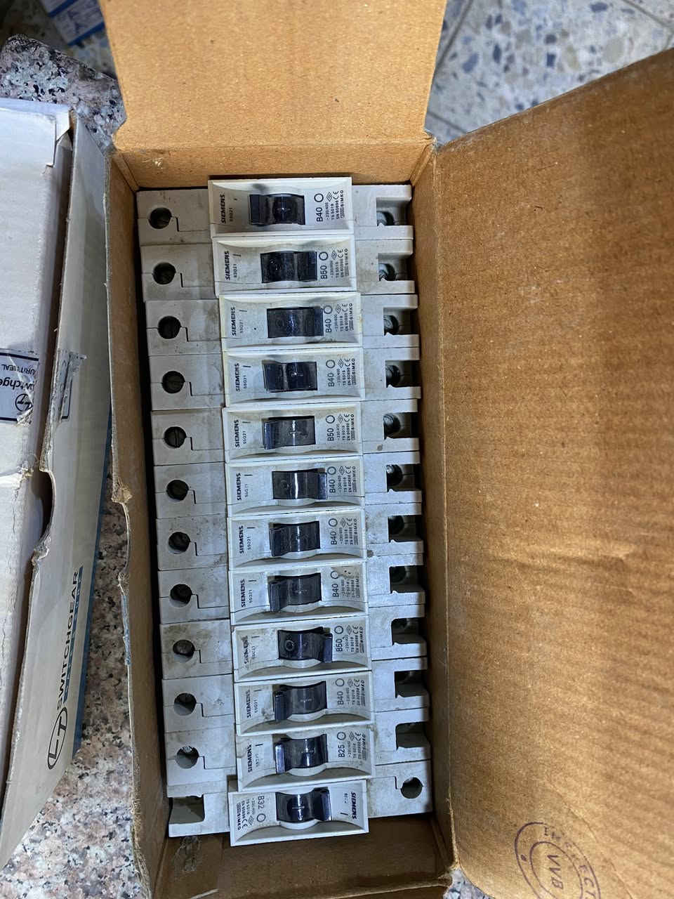 السلام عليكم ورحمة الله وبركاته 
بيع شلع كلهن ***********
