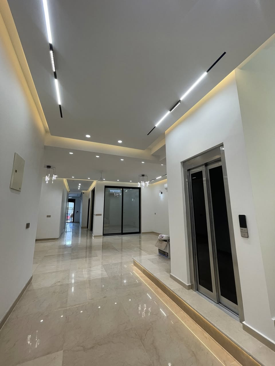 سلام عليكم..متوفر كادر صبغ وجبس بورد وديكورات ***********🌹
