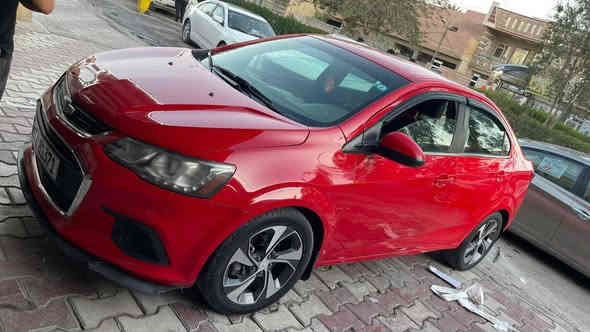 للبيع – شفروليه سونك موديل 2019
‏‎📍 الموقع: ديالى 
‏‎📞 للتواصل: *********** 

⸻
‏‎💡 تفاصيل السيارة:
‏‎• الموديل: 2019 – فئة LT ✅
‏‎• الرقم: بغداد باسمي – سنوية لحد 2027
‏‎• الضرر: خلفي باب  فقط (دعگة )
‏‎• حالة السيارة ممتازة ونظيفة من الداخل والخارج 
ماشية 47 ميل فقط 
⸻
‏‎🔹 أهم المواصفات:
‏‎• كشنات جلد كهربائية مريحة
‏‎• تبريد + تدفئة مقاعد ❄🔥
‏‎• شاشة وسطية + بلوتوث + كاميرا خلفية 🎥
‏‎• تحكم كامل من الستيرن + مثبت سرعة 🚦
‏‎• حساسات أمامية وخلفية
‏‎• أنظمة أمان متطورة

⸻
‏‎💰 السعر: 92$

⸻
‏
