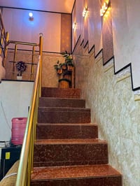 بيت للبيع مساحة ١٠٠ متر طابقين يحتوي عل (  طرمة طويله وحديقة صغيره ، ا...