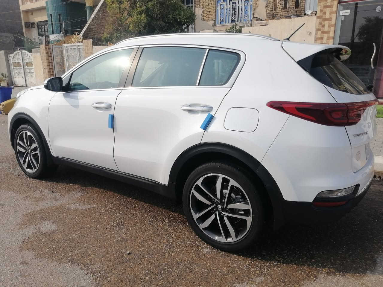 السلام عليكم سبورتج ١٩ شكل ٢٠ خليجي مكفوله رقم بغداد الدولي ماشيه ٥٦ حقيقي سياره جديده معنه الكلمه وجاهزه من كلشي رقم وهزه وسنويه جديده بسمي السعر ٢٠٠ لاستفسار *********** مكانه كوت مركز مدينه
