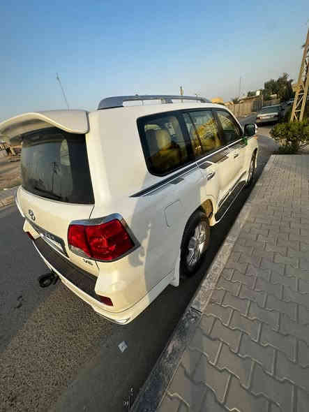 سلام عليكم لاندكروز مديل2014 فول مواصفات سياره جديده بمعنه الكلمه ستخدام شخصي مال جناي مكينه وكير وحداديه مكفولات فول مواصفات بريم اصل ماشيه 107 سونارة بالمنشور شوف السونار وخابر بيك خير وتدلل 
الباب الخافي مرخه براغيه بدون تبديل بدون فتح فقط مرخه سعرها 4 شدات وبيها مجال وشراي يخابرني وخادم سيارة بسمي  *********** مكاني كربلاء
